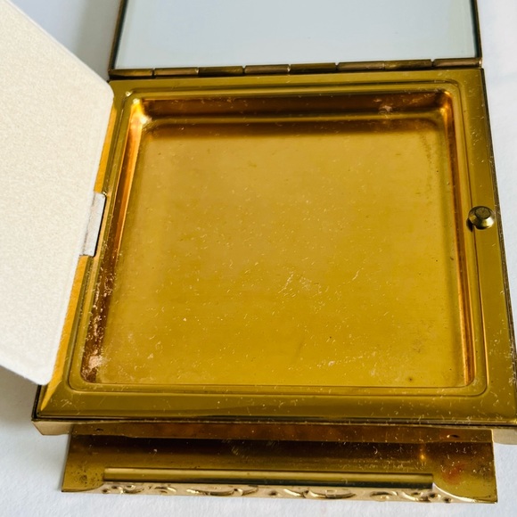 VINTAGE AVON COMPACT, LIPSTICK & PERFUME SET - Picture 6 of 12